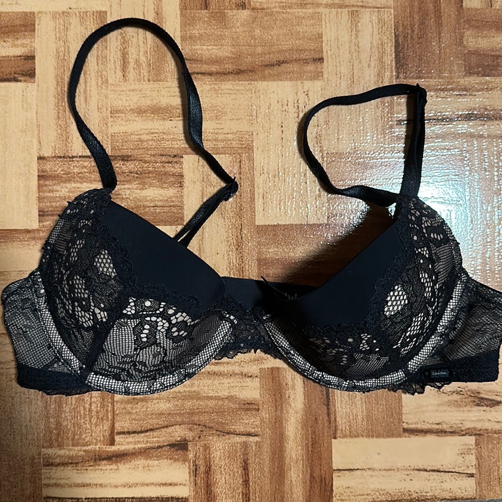 Calvin Klein Lace Bra - Black / Nude 32B - New Without Tags